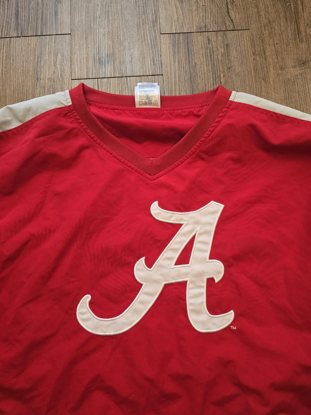 University Of Alabama Red V-Neck Pull Over With University Logo